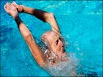 100-летний фронтовик установил рекорд по плаванию